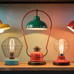 lampe mazda vintage sur étagère industrielle ambiance rétro