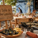 La table de rive gauche à Sérignan, terrasse au bord de la rivière, moules-frites